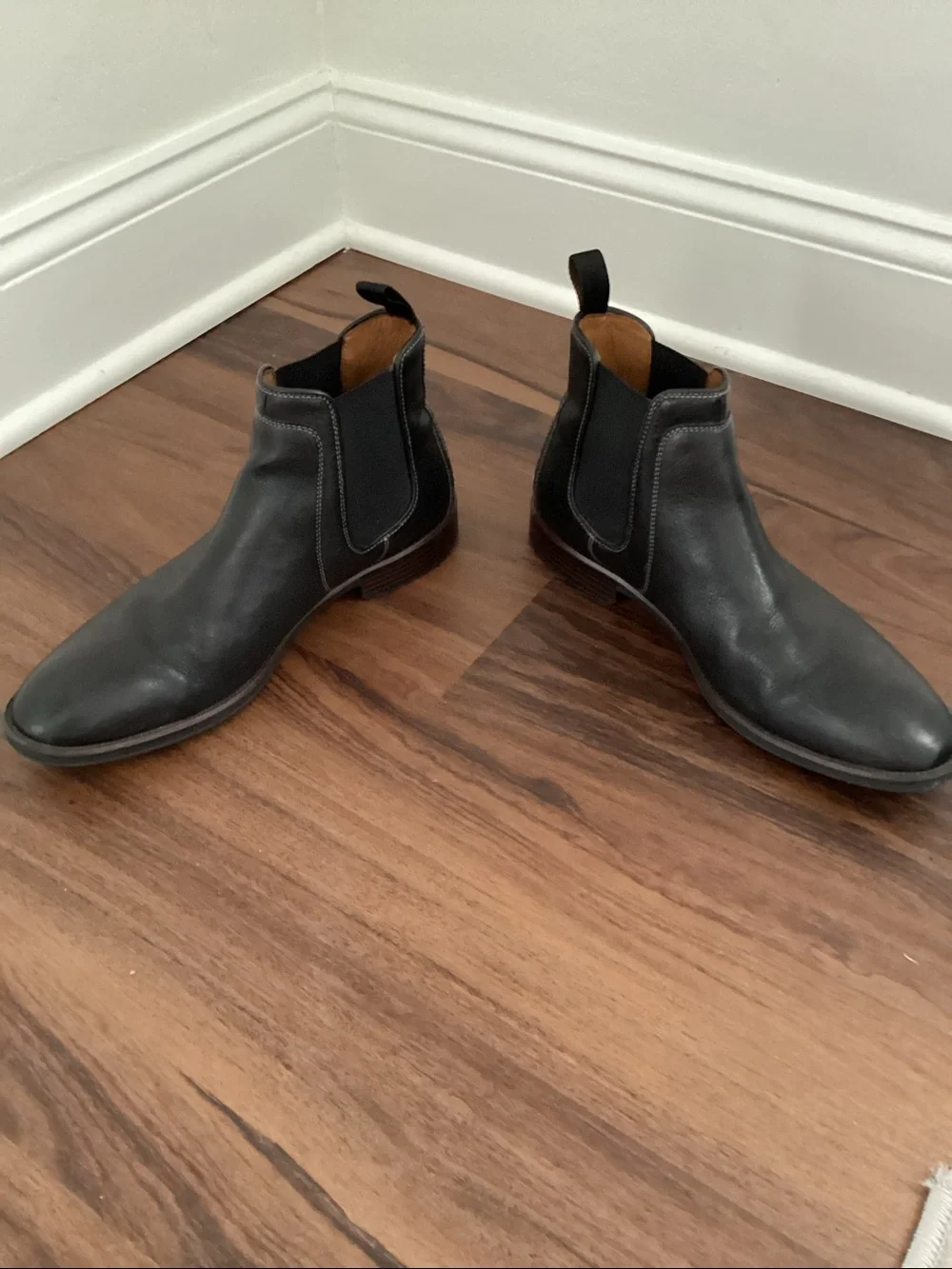 Classic Black Leather Chukka Boots - Sleek Slip-On Style